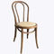 Les hautes chaises arrières en bois solide de restaurant/ont tapissé les chaises dinantes en bois
