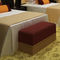 Chambres à coucher de meubles de chambre d'amis de style d'hôtel avec les deux lits en bois